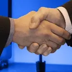 Kinder im Segeltraining auf dem See